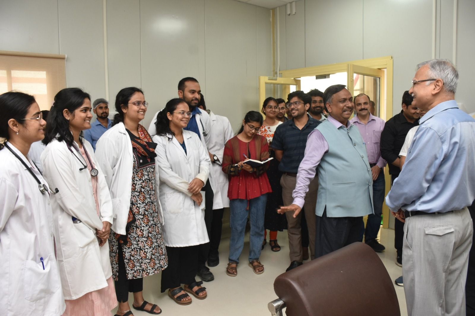 Vice Chancellor Inaugurates Resident Doctors' Lounge at Sir Sunderlal Hospital